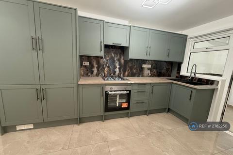 3 bedroom terraced house to rent, Shelley Close, Basingstoke, RG24
