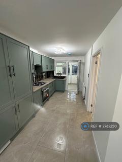 3 bedroom terraced house to rent, Shelley Close, Basingstoke, RG24