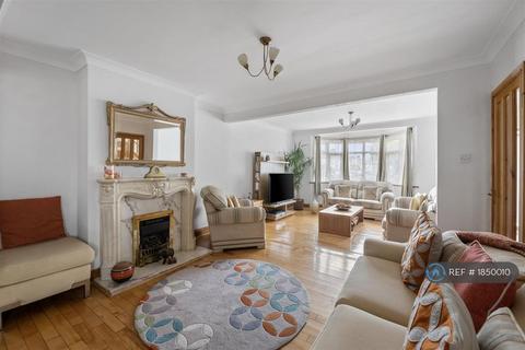 4 bedroom semi-detached house to rent, Munster Avenue, Hounslow, TW4