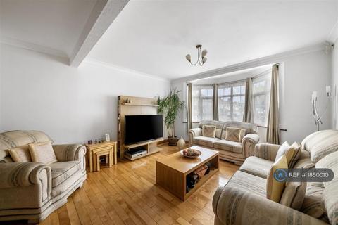 4 bedroom semi-detached house to rent, Munster Avenue, Hounslow, TW4