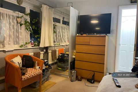 1 bedroom in a house share to rent, Fairleas, Sittingbourne, ME10