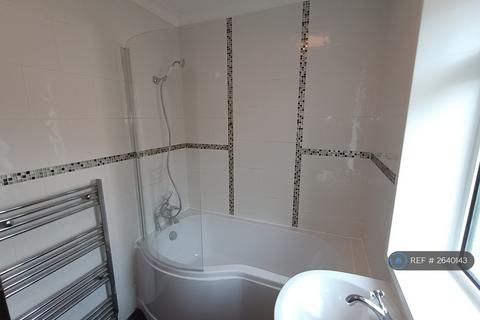 3 bedroom semi-detached house to rent, St Johns Drive, Harrogate, HG1