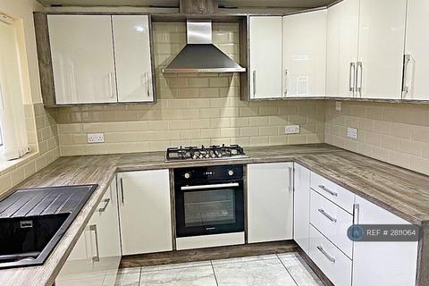 3 bedroom terraced house to rent, Lowland Close, Cradley Heath, B64