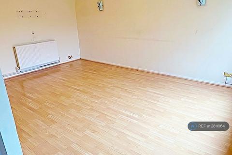 3 bedroom terraced house to rent, Lowland Close, Cradley Heath, B64