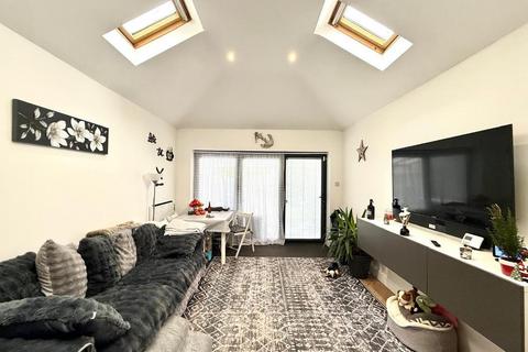undefined, Gardenia Avenue, Luton, LU3 2NS