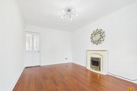 2 bedroom semi-detached house to rent, Stockport SK3