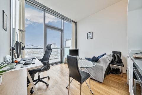 undefined, Clippers Quay, Salford, Greater Manchester