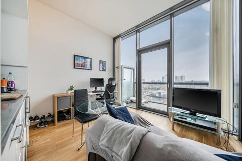 undefined, Clippers Quay, Salford, Greater Manchester