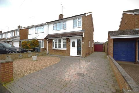 3 bedroom semi-detached house for sale, Kinross Crescent, Luton, Bedfordshire, LU3