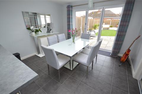 3 bedroom semi-detached house for sale, Kinross Crescent, Luton, Bedfordshire, LU3
