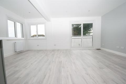 2 bedroom apartment to rent, London Road, Leigh-on-Sea