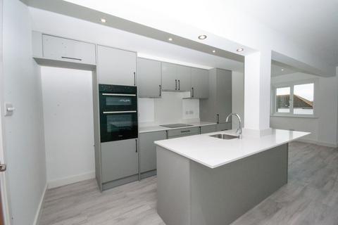 2 bedroom apartment to rent, London Road, Leigh-on-Sea