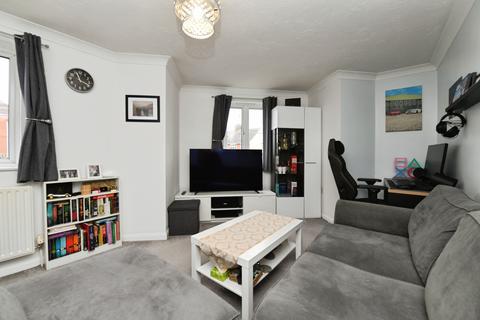 2 bedroom ground floor flat for sale, Goring Road, Colchester, CO4