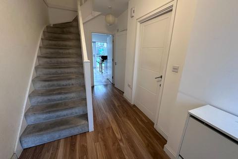 1 bedroom terraced house to rent, Room 1 Royal Anglian Way, Dagenham