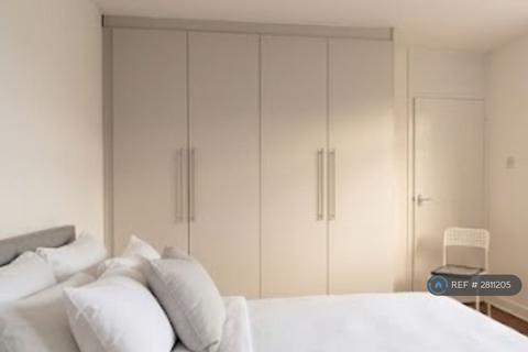 2 bedroom flat to rent, Walter Court, Ealing, W3