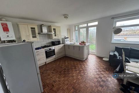 2 bedroom flat to rent, Walter Court, Ealing, W3