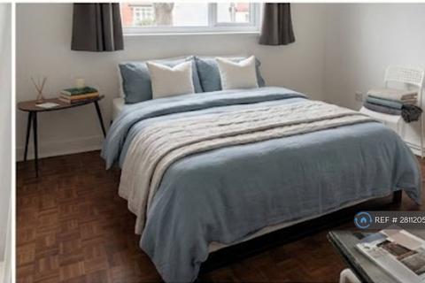 2 bedroom flat to rent, Walter Court, Ealing, W3