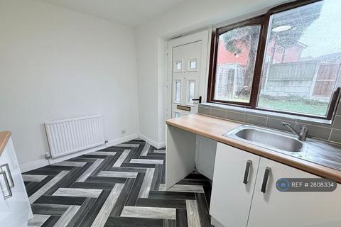 3 bedroom semi-detached house to rent, Manor House Lane, Preston, PR1