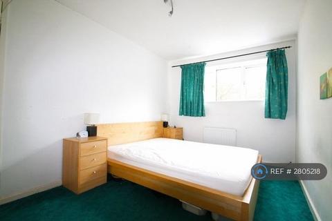 3 bedroom terraced house to rent, Hawkins Close, Harrow, HA1