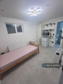 undefined, Lynton Close, Isleworth, TW7