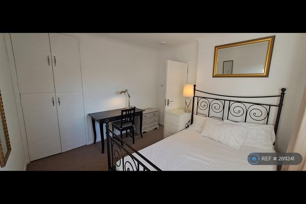 Bedroom 3: Double With Own Bathroom On Floor 1