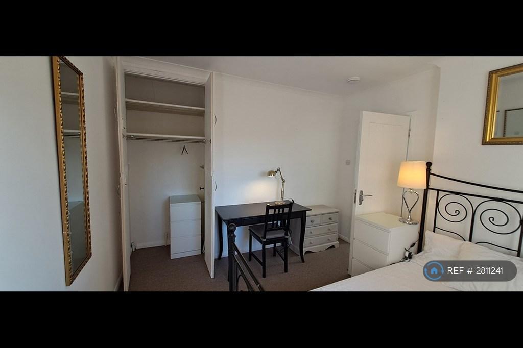 Bedroom 3: Double With Own Bathroom On Floor 1