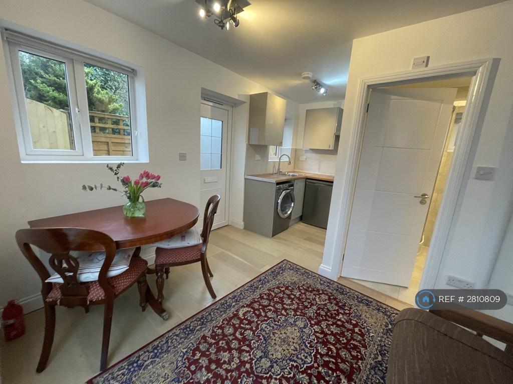 Comfortable Private Studio