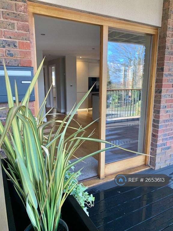 Private Entrance With Balcony Access