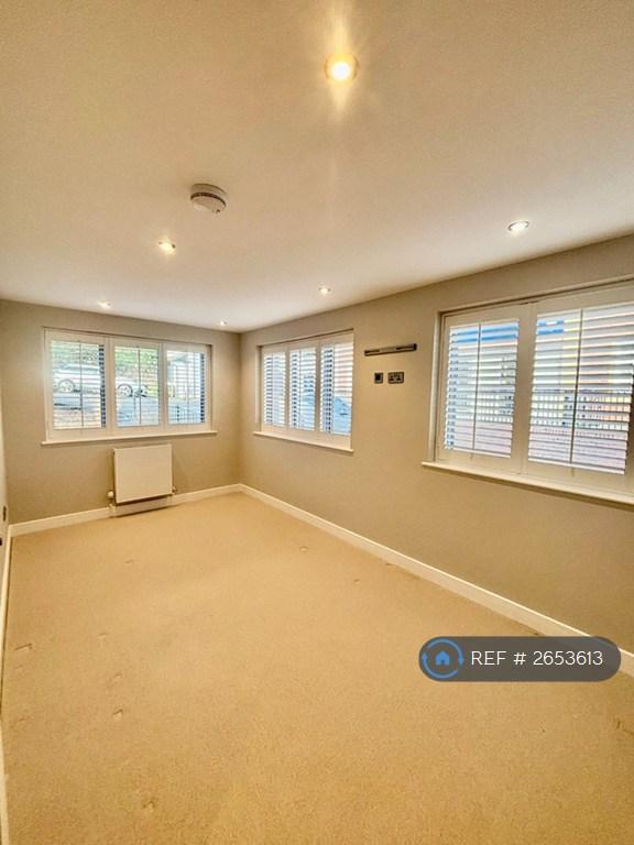 Principle Double Bedroom With Dual Aspect Windows