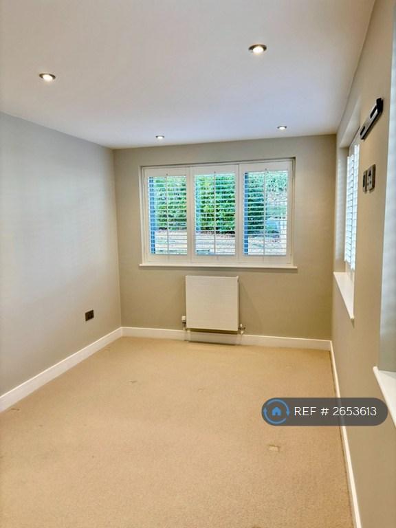 Second Double Bedroom/ Ideal Guest Room Or Study