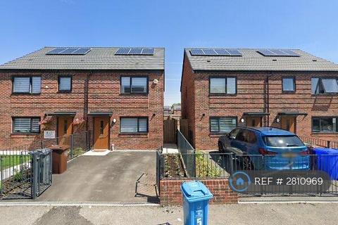 2 bedroom semi-detached house to rent, Penton Road, Manchester, M12