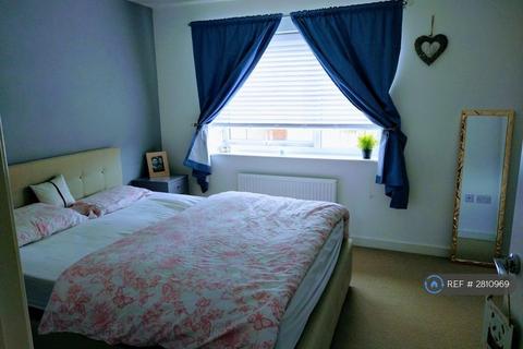 2 bedroom semi-detached house to rent, Penton Road, Manchester, M12