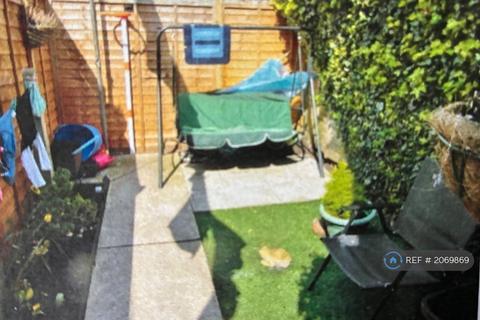 3 bedroom terraced house to rent, Police Station Road, Lowestoft, NR32