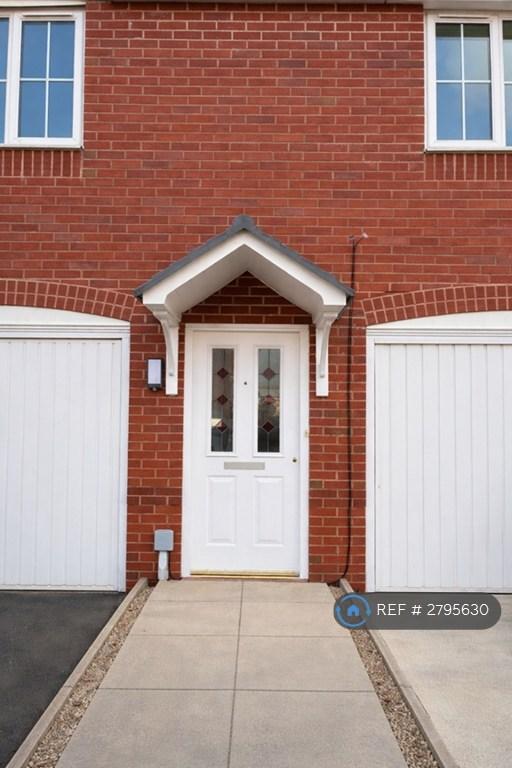Private Entrance &amp; Parking For 2 Cars