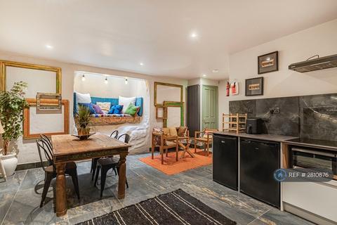 undefined, Duke Road, London, W4