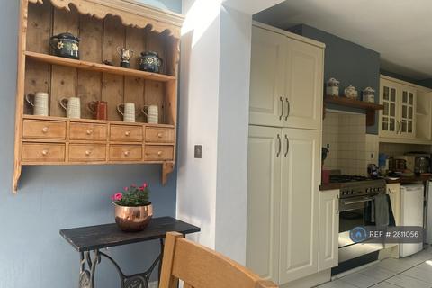 1 bedroom in a house share to rent, Broadway Avenue, St Margarets, TW1