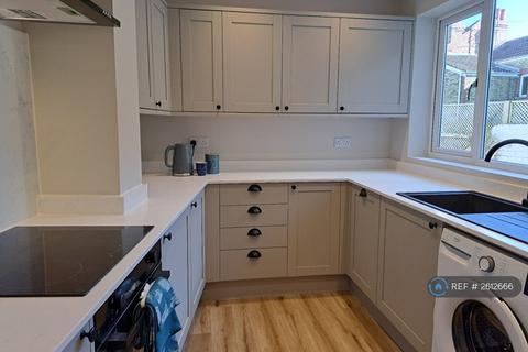 3 bedroom terraced house to rent, Grove Park Avenue, Bristol, BS4