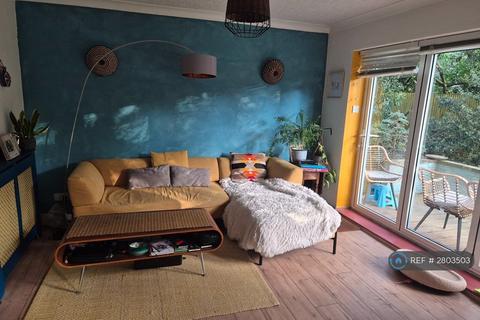 2 bedroom flat to rent, Southend Road, London, BR3