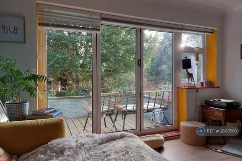 2 bedroom flat to rent, Southend Road, London, BR3