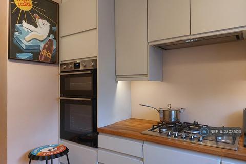 2 bedroom flat to rent, Southend Road, London, BR3