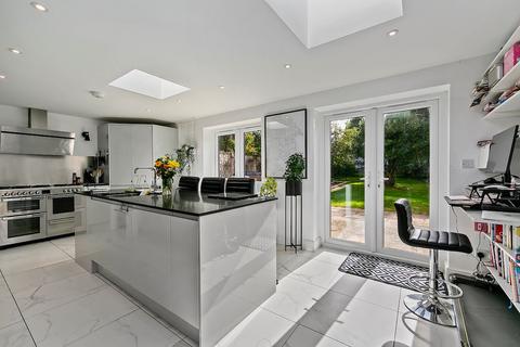 5 bedroom semi-detached house for sale, Selwyn Road, New Malden