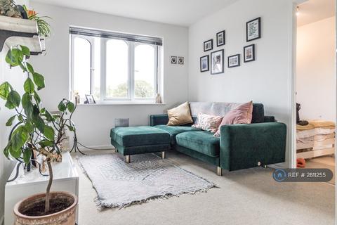 1 bedroom flat to rent, Highfield Court, Haywards Heath, RH16