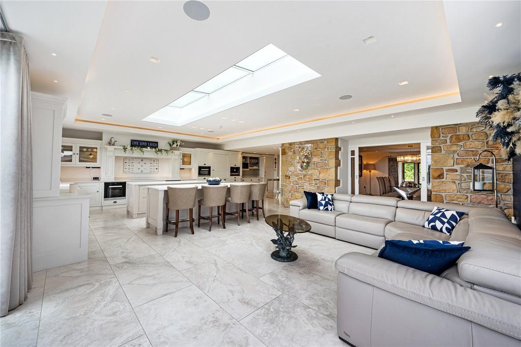 Kitchen/ Family Room