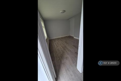 3 bedroom semi-detached house to rent, Carloon Road, Manchester, M23