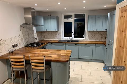 2 bedroom maisonette to rent, Montem Road, London, SE23