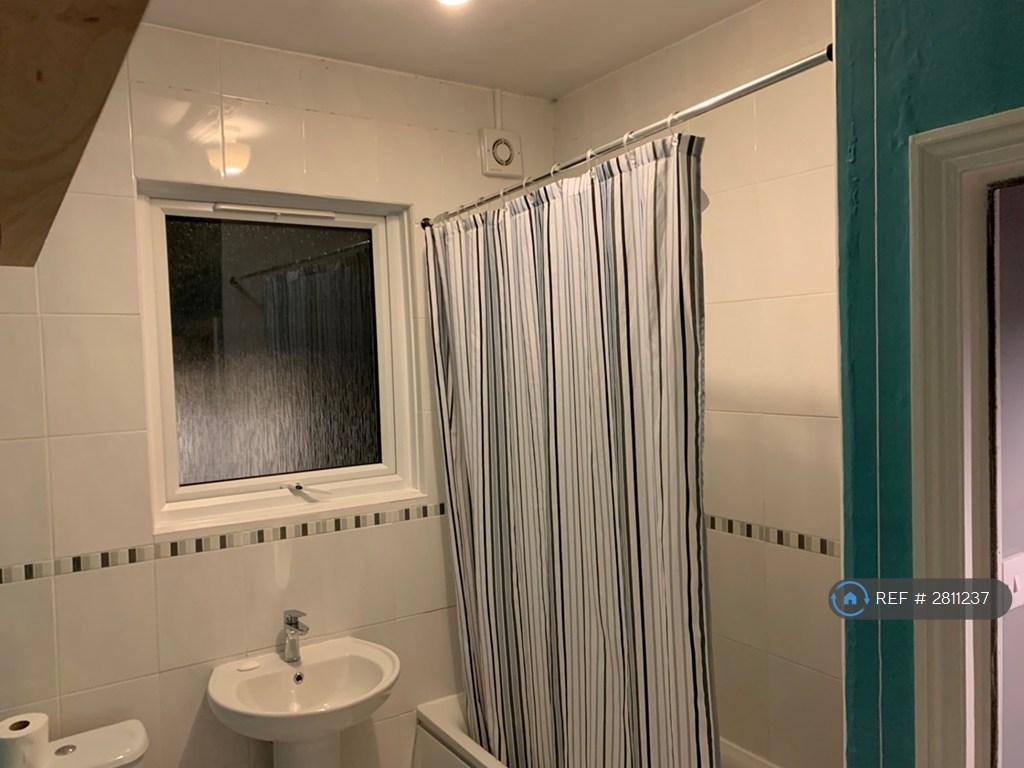 Bath/Shower Room