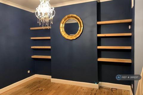 2 bedroom maisonette to rent, Montem Road, London, SE23
