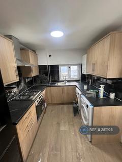 2 bedroom flat to rent, Plumstead High St, London, SE18