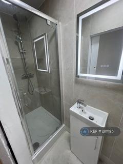 2 bedroom flat to rent, Plumstead High St, London, SE18