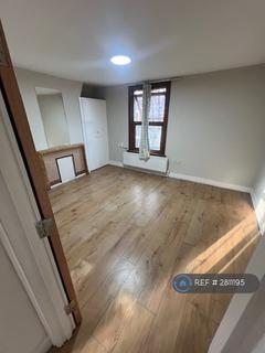 2 bedroom flat to rent, Plumstead High St, London, SE18